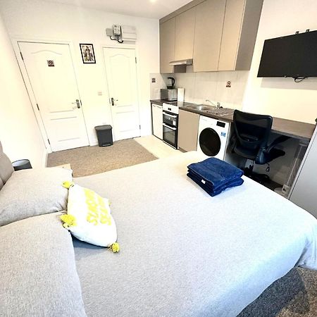 Bright Modern, Private Apartment,15 Mins To Central London Hendon Dış mekan fotoğraf