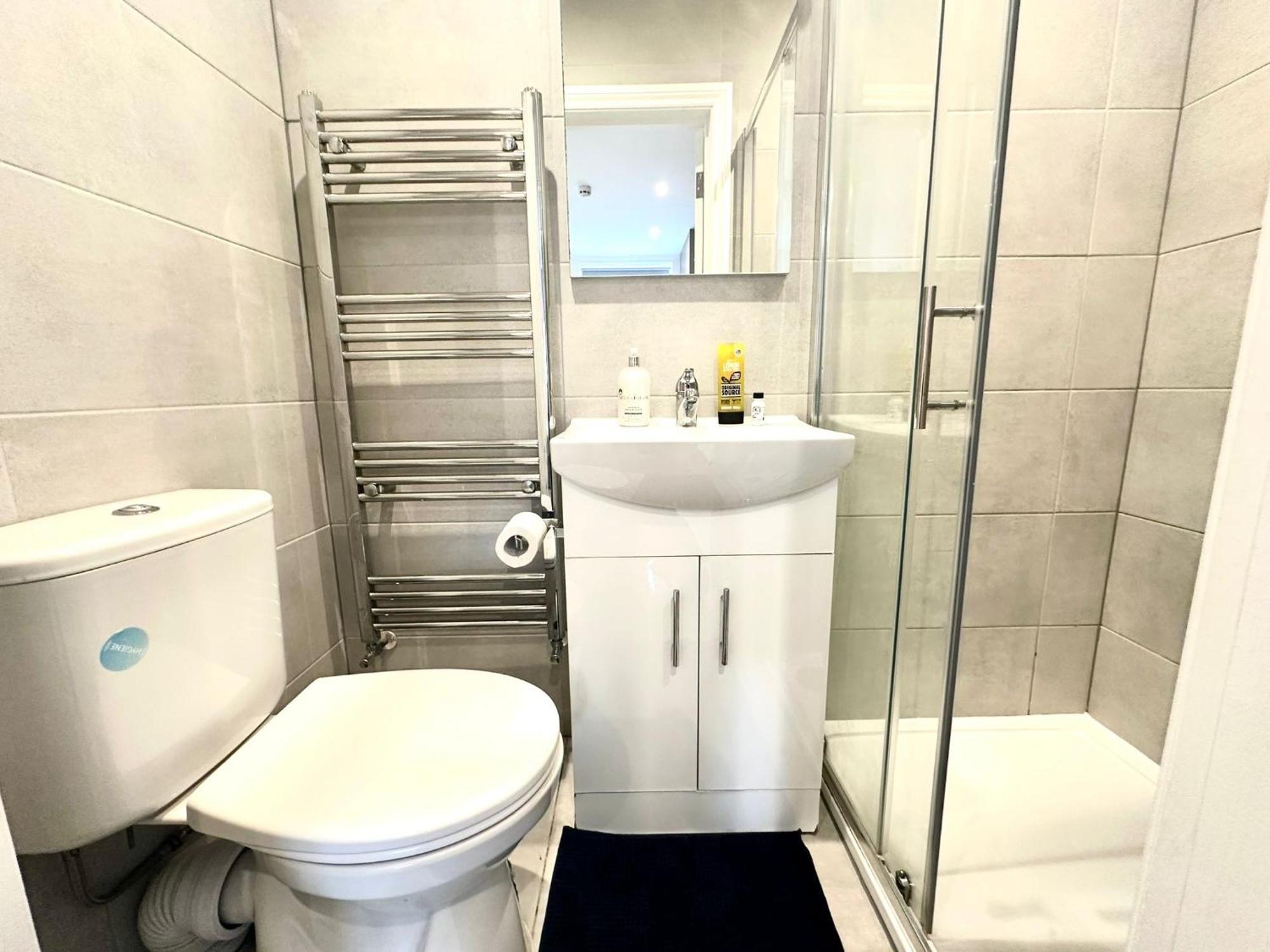 Bright Modern, Private Apartment,15 Mins To Central London Hendon Dış mekan fotoğraf